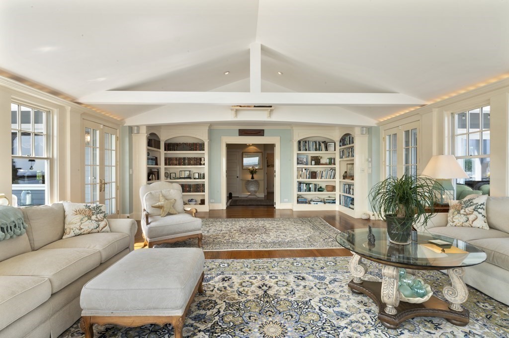 22 Cliff Street Marblehead, MA 01945 - Photo 13 of 37