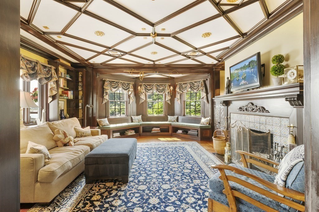 22 Cliff Street Marblehead, MA 01945 - Photo 15 of 37