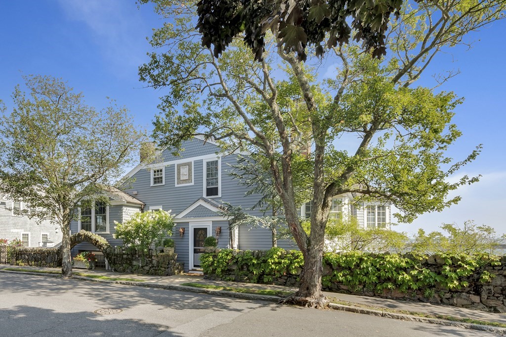 22 Cliff Street Marblehead, MA 01945 - Photo 2 of 37