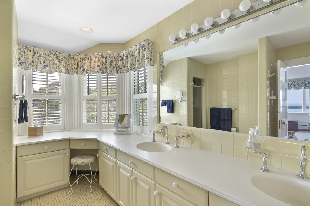 22 Cliff Street Marblehead, MA 01945 - Photo 25 of 37