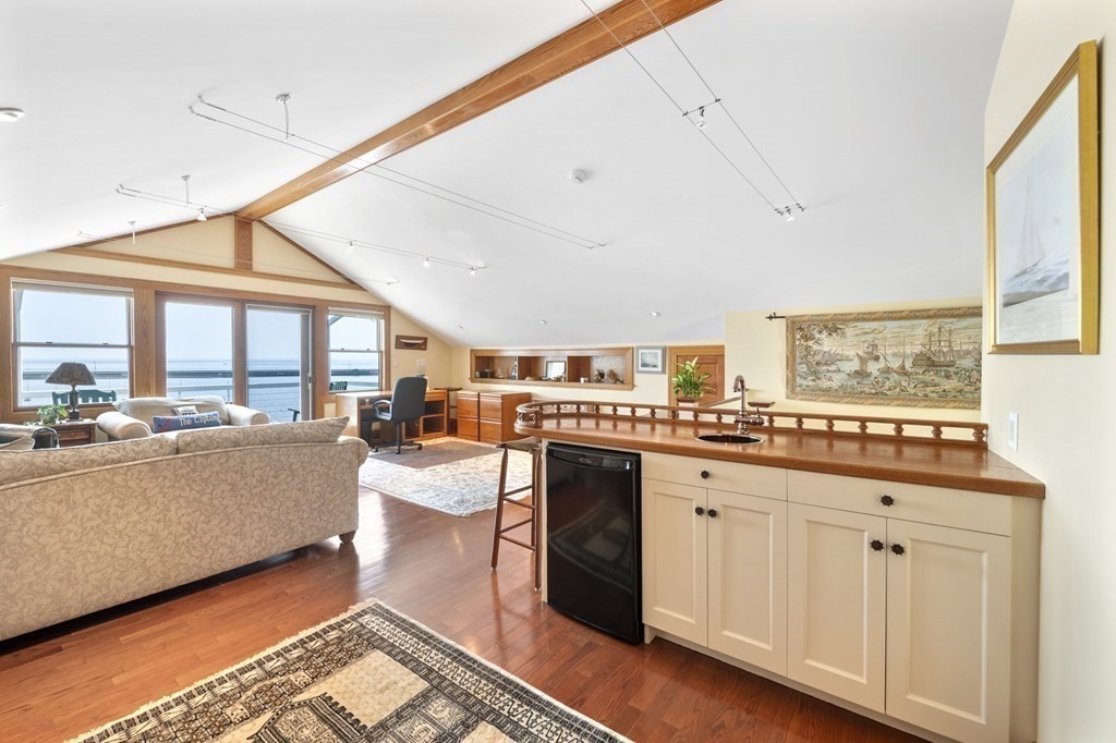 22 Cliff Street Marblehead, MA 01945 - Photo 31 of 37