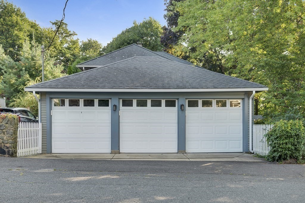 22 Cliff Street Marblehead, MA 01945 - Photo 33 of 37