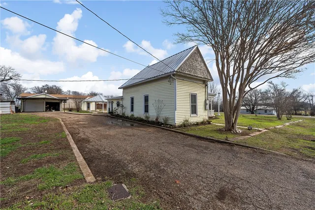 $399,900 | 367 Illinois Avenue, China Spring, TX 76633