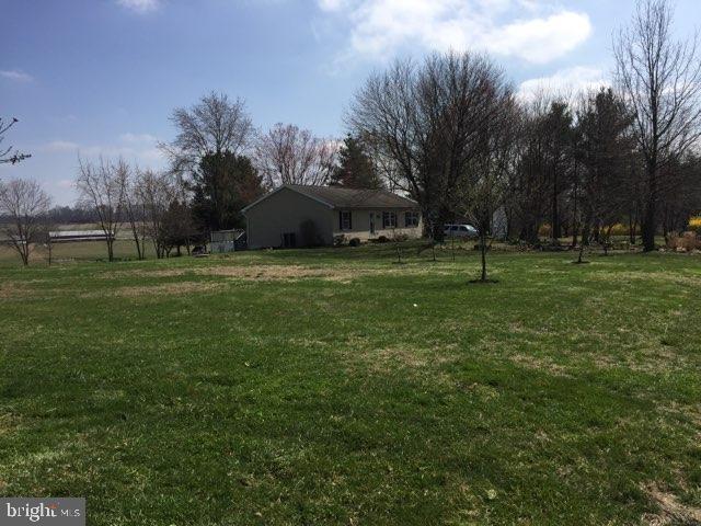2327 Meadow View Road Manheim, PA 17545 - Photo 2 of 35