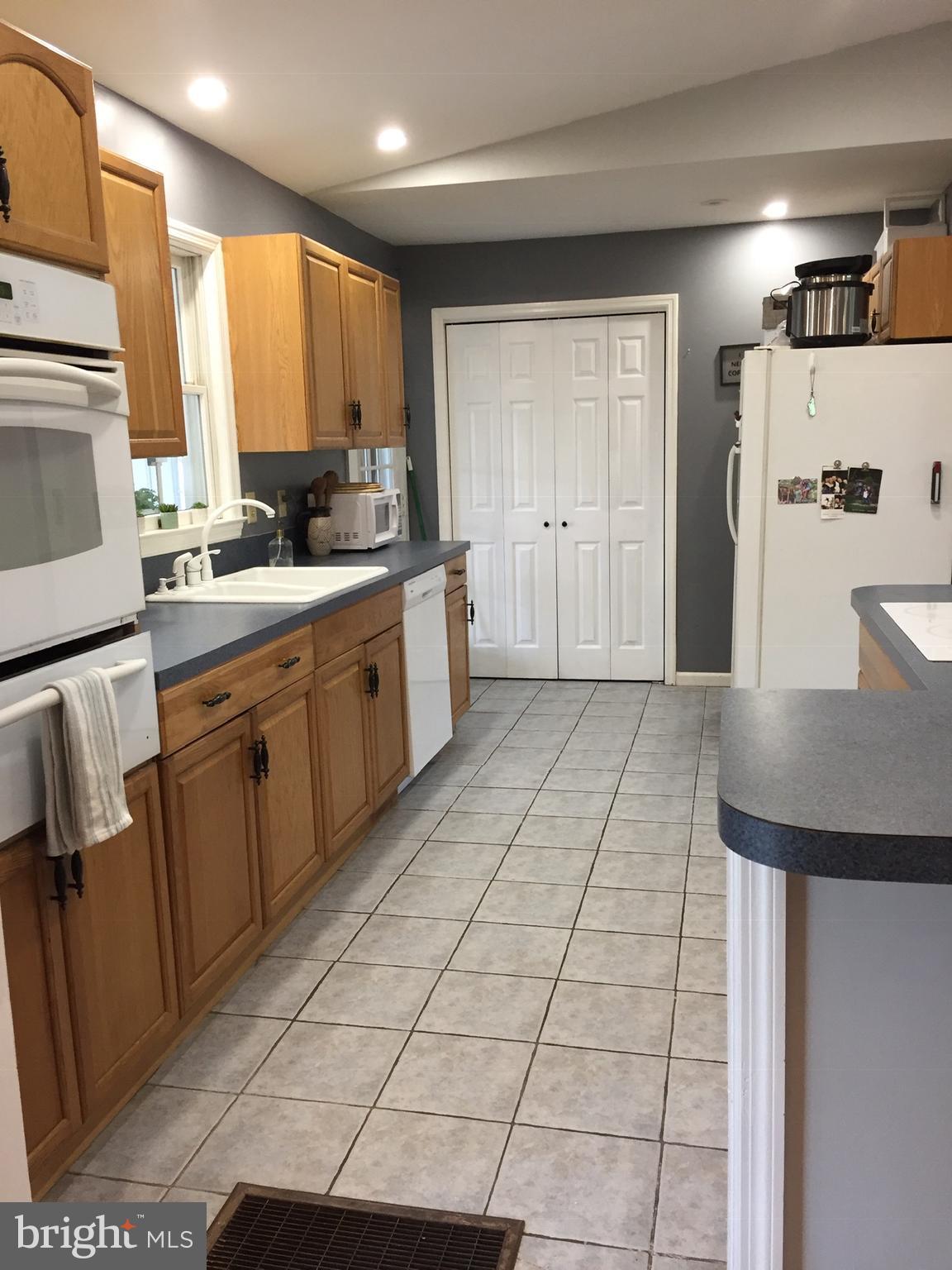 2327 Meadow View Road Manheim, PA 17545 - Photo 12 of 35