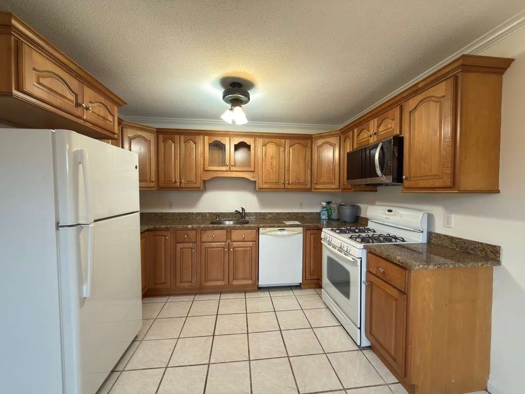 94 Tennis Plaza Road, Unit 10 Dracut, MA 01826 - Photo 15 of 27