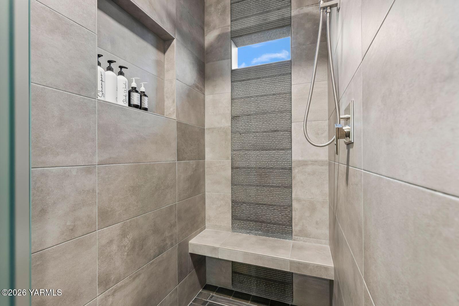 13990 Marble Road Yakima, WA 98908 - Photo 45 of 60 a bathroom with a shower