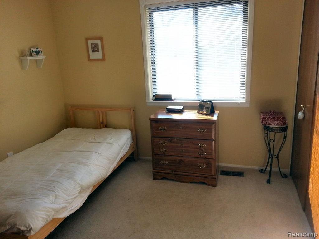 2186 Highsplint Drive Rochester, MI 48307 - Photo 11 of 22 11-Spare Bedroom2.jpg