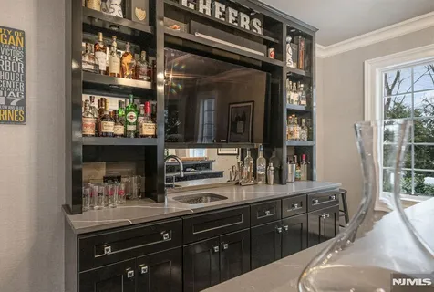 $2,395,000 | 11 Aldbury Drive, Upper Saddle River, NJ 07458