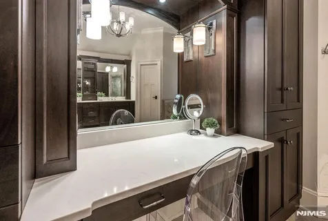 $2,395,000 | 11 Aldbury Drive, Upper Saddle River, NJ 07458