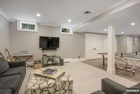 $2,395,000 | 11 Aldbury Drive, Upper Saddle River, NJ 07458