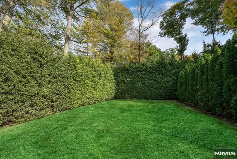 $2,395,000 | 11 Aldbury Drive, Upper Saddle River, NJ 07458