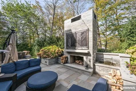 $2,395,000 | 11 Aldbury Drive, Upper Saddle River, NJ 07458