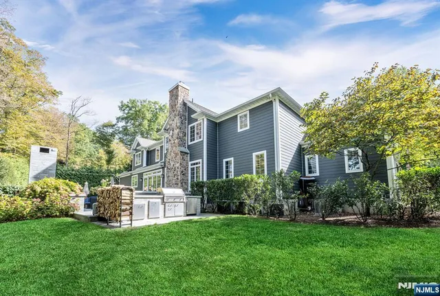 $2,395,000 | 11 Aldbury Drive, Upper Saddle River, NJ 07458
