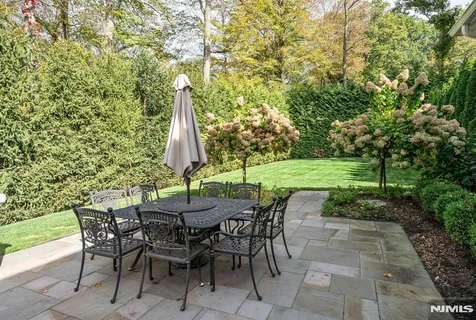 $2,395,000 | 11 Aldbury Drive, Upper Saddle River, NJ 07458