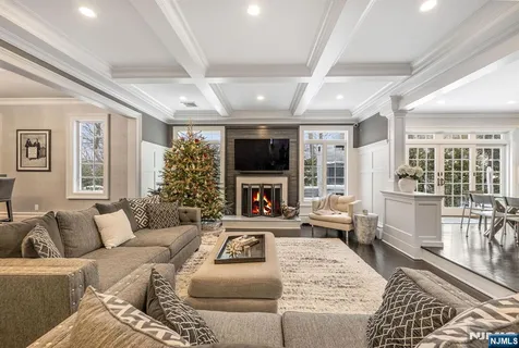 $2,395,000 | 11 Aldbury Drive, Upper Saddle River, NJ 07458