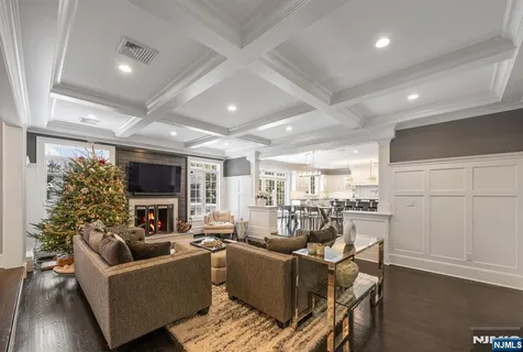 $2,395,000 | 11 Aldbury Drive, Upper Saddle River, NJ 07458