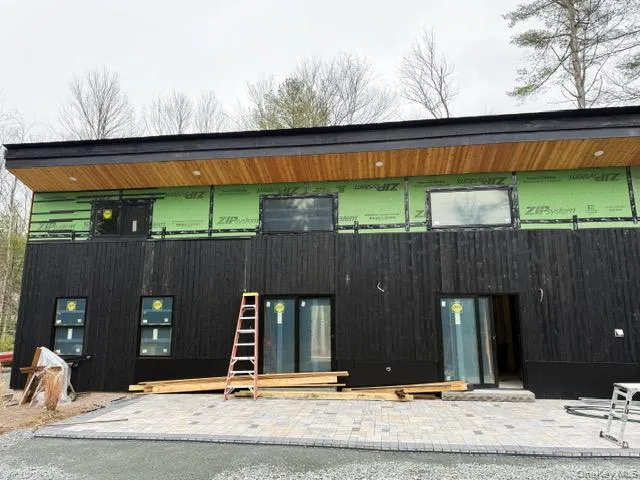 a front view of house with yard