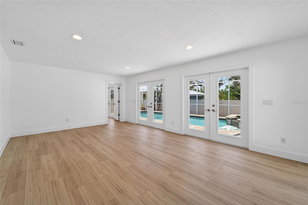 4810 Del Rio Way South Gulfport, FL 33711 - Photo 29 of 64