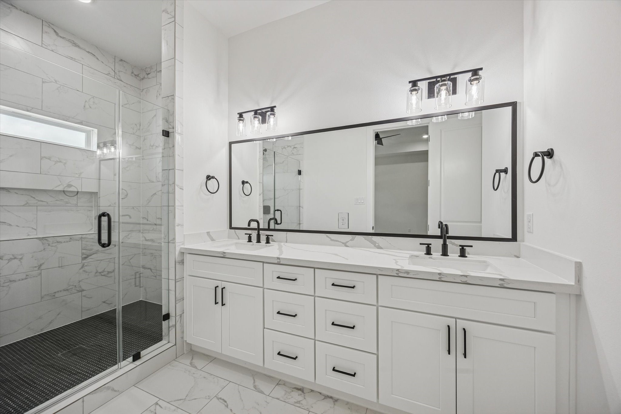 6644 Lozier Street Houston, TX 77021 - Photo 18 of 33 Primary Bath