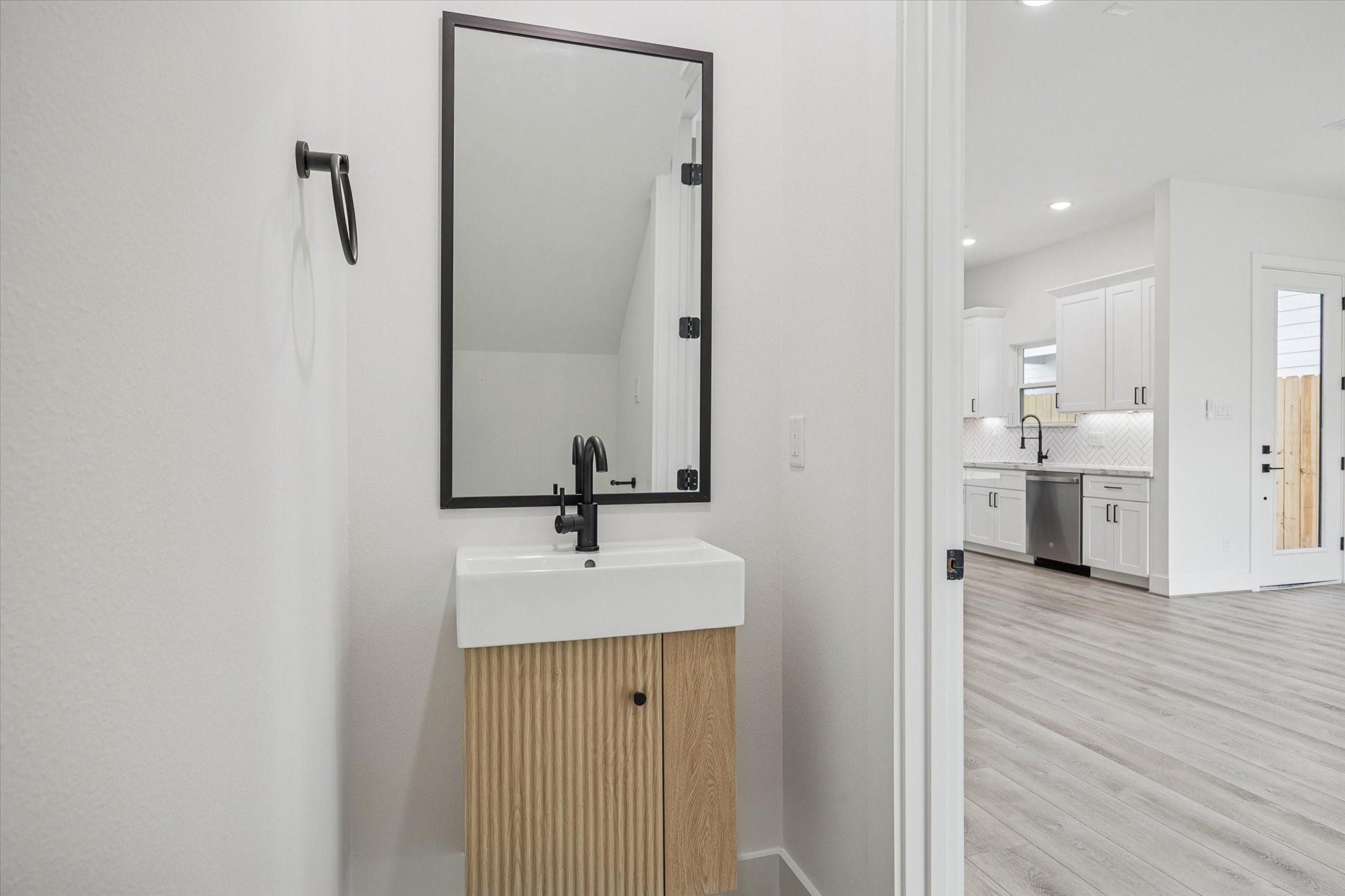 6644 Lozier Street Houston, TX 77021 - Photo 28 of 33 Half Bath