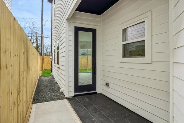 $2,300 | 6644 Lozier Street, Houston, TX 77021