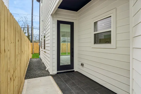 $2,500 | 6644 Lozier Street, Houston, TX 77021