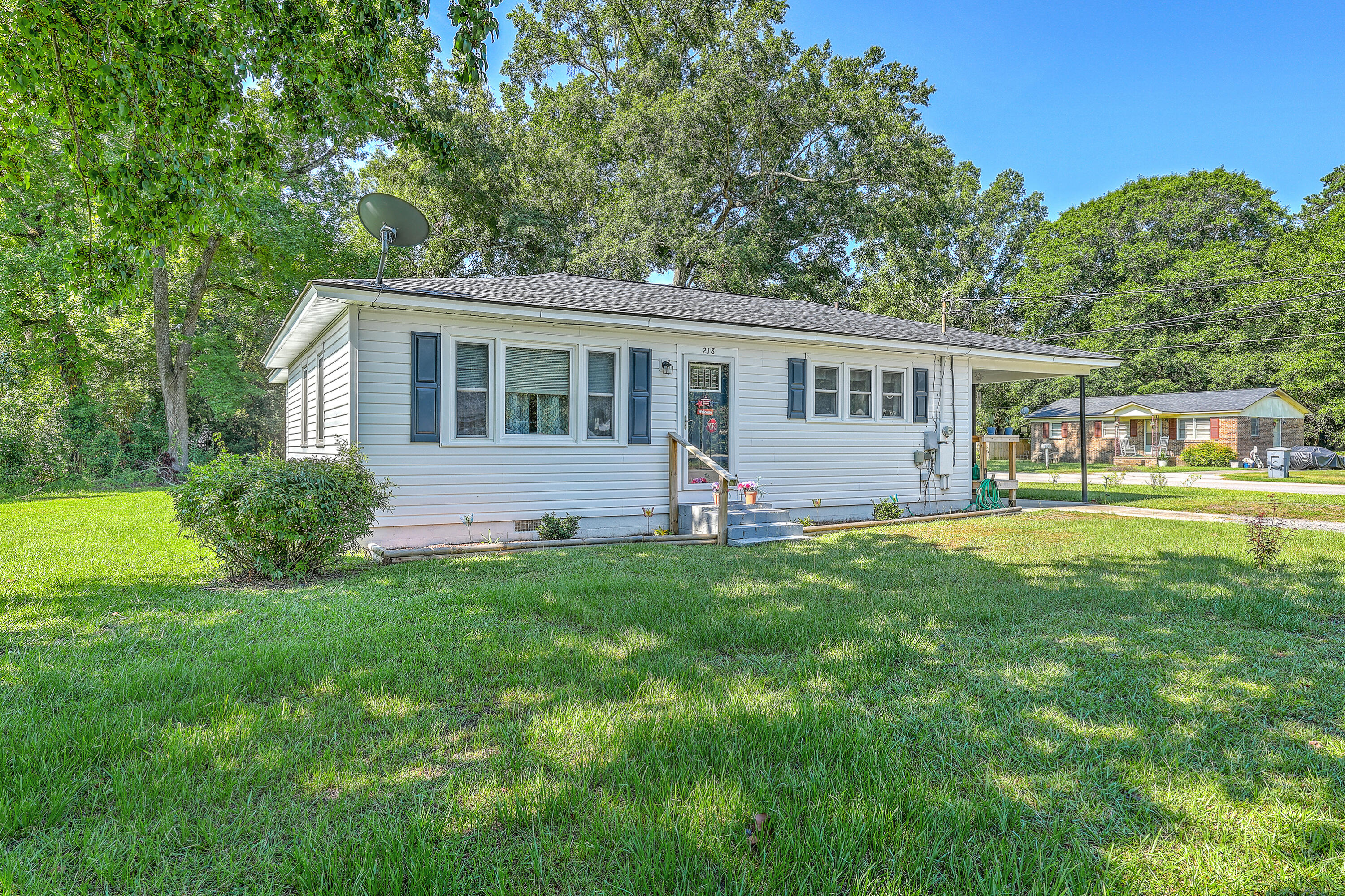 218 Breedin Street Manning, SC 29102 - Photo 2 of 31 ZYN_0064_65_66_67_68_69_70
