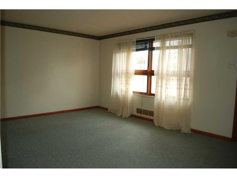 196 Stolze Road Burgettstown, PA 15021 - Photo 3 of 11 Living Room.