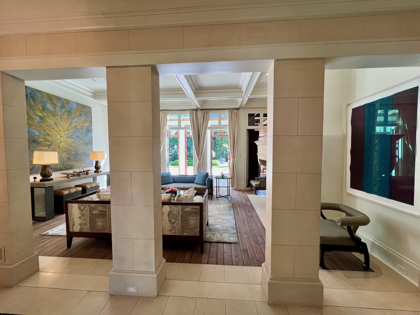 528 Roslyn Road Kenilworth, IL 60043 - Photo 20 of 63 a living room with furniture