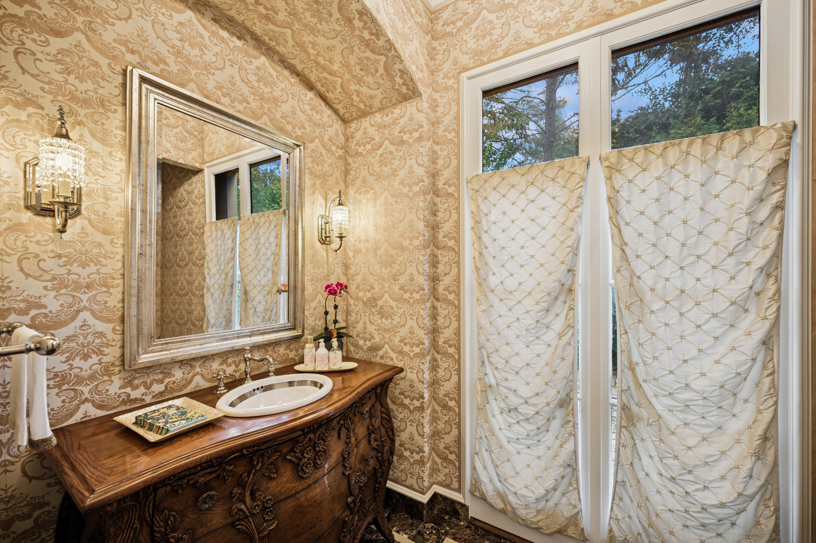 528 Roslyn Road Kenilworth, IL 60043 - Photo 37 of 63 a bathroom with a sink and a mirror