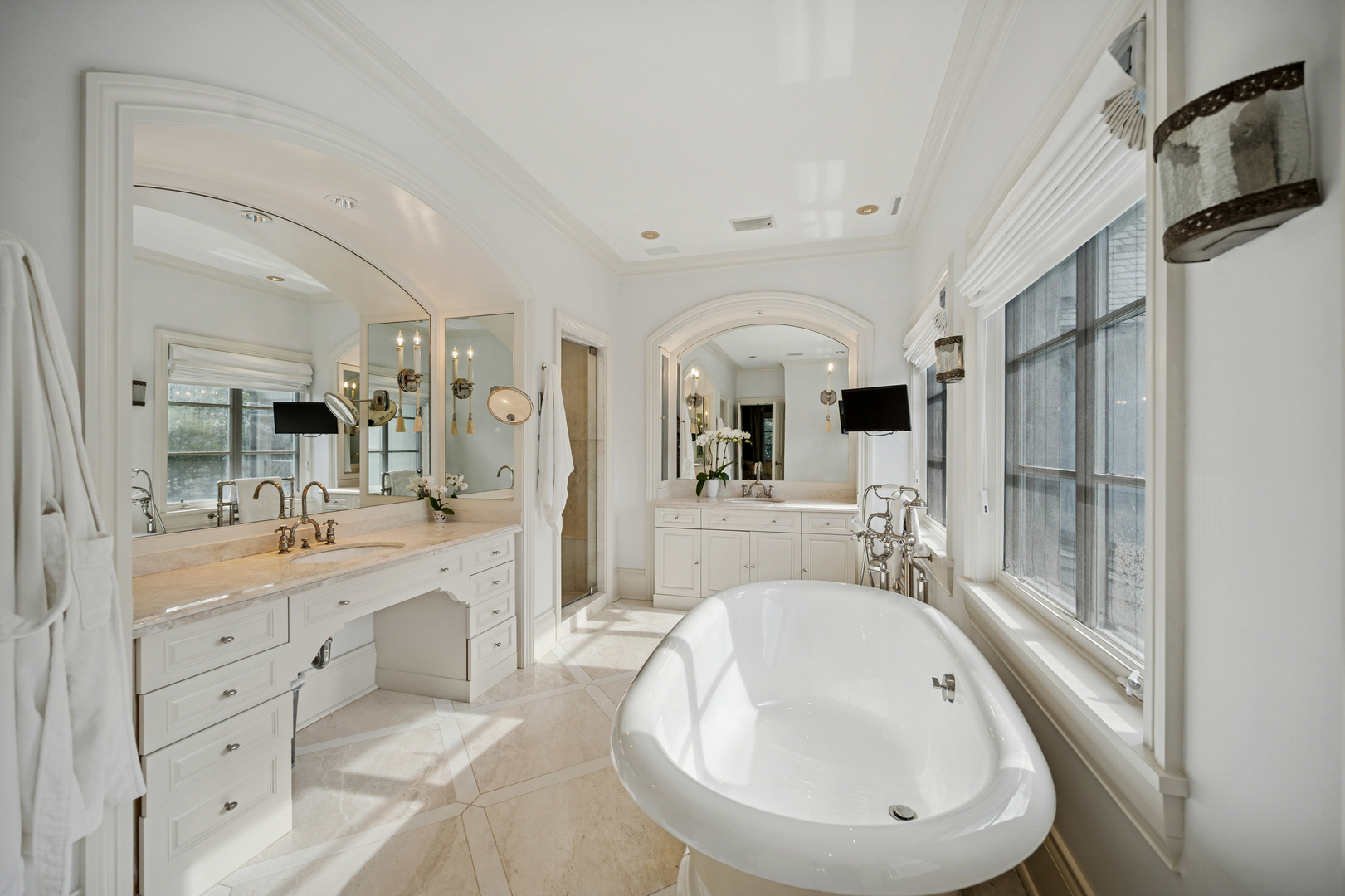 528 Roslyn Road Kenilworth, IL 60043 - Photo 40 of 63 a spacious bathroom with a granite countertop sink mirror and bathtub