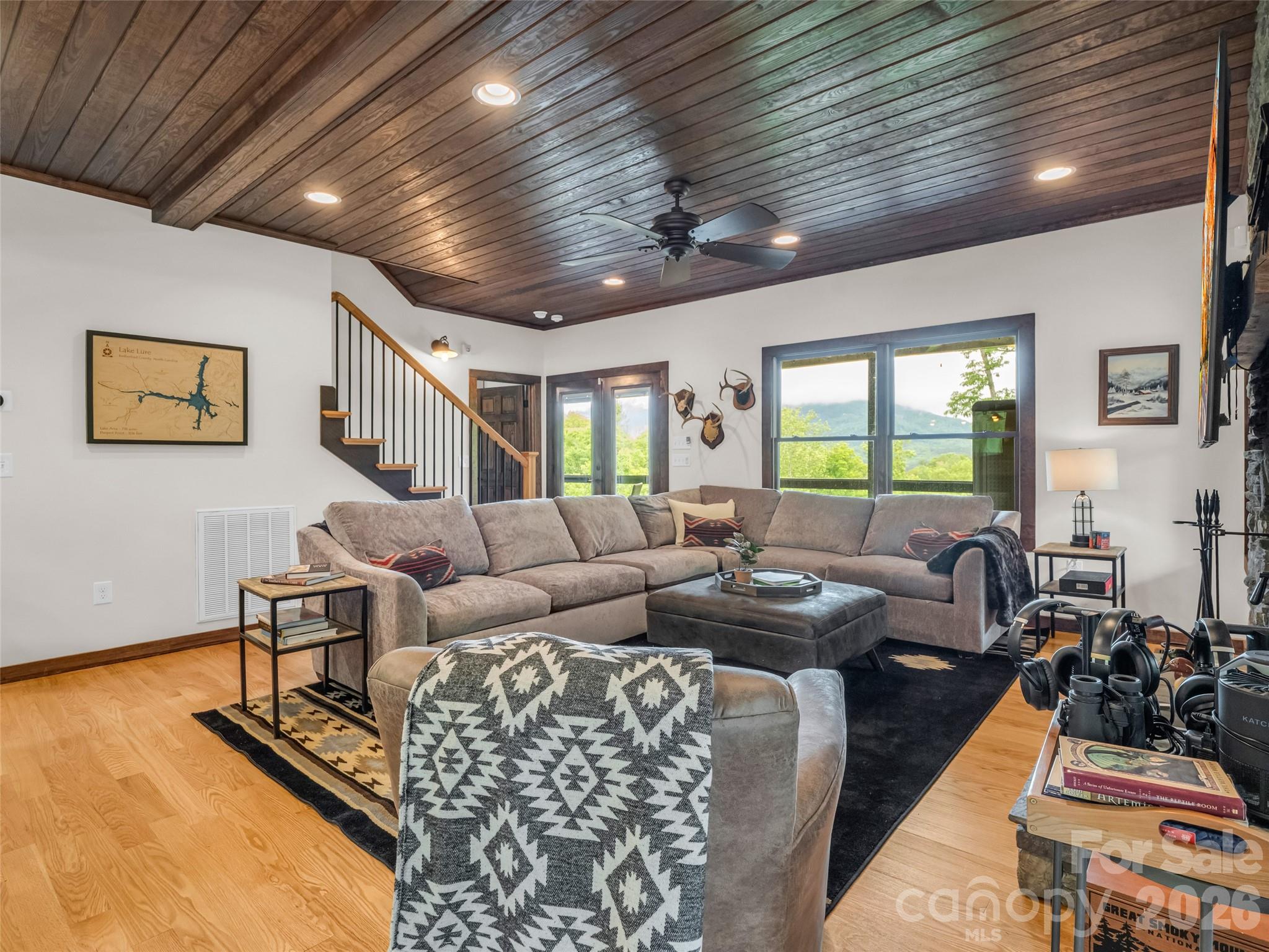 139 Picnic Point Road Lake Lure, NC 28746 - Photo 11 of 41 a living room with furniture