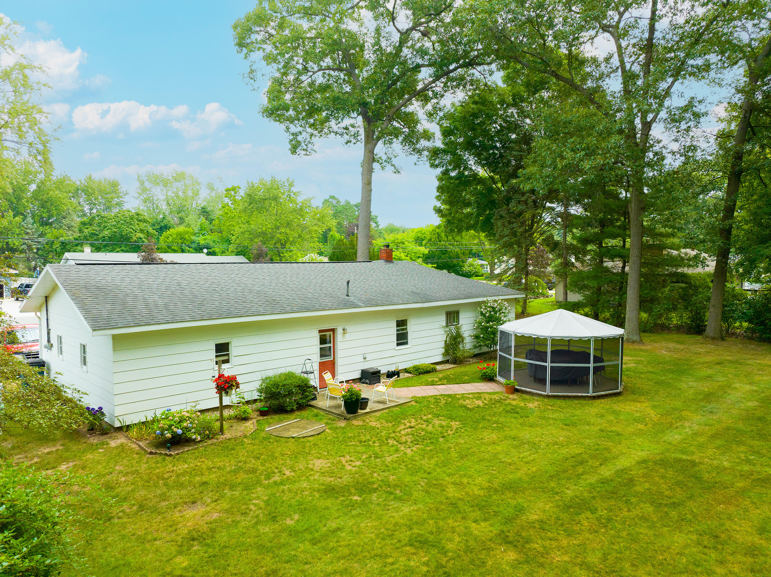 1301 Becker Road Muskegon, MI 49445 - Photo 5 of 27 5. Ext. Rear - Left Corner