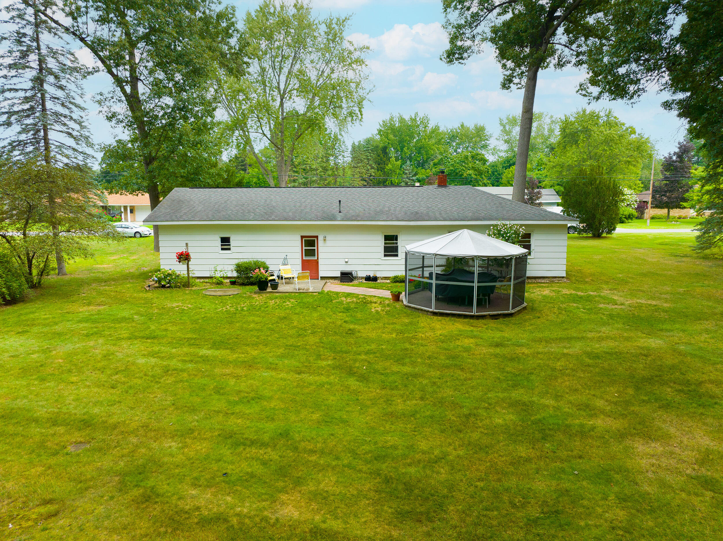 1301 Becker Road Muskegon, MI 49445 - Photo 6 of 27 6. Ext. Rear - Center