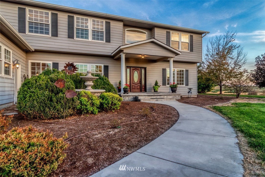 3745 Pranger Road Walla Walla, WA 99362 - Photo 3 of 40 a front view of a house