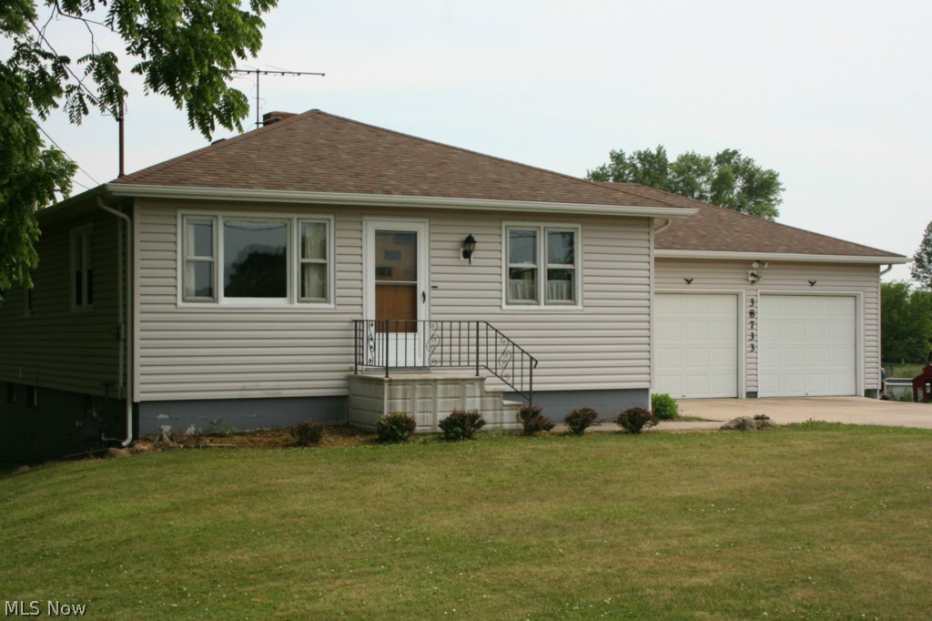 38733 Sugar Ridge Road North Ridgeville, OH 44039 - Photo 2 of 17