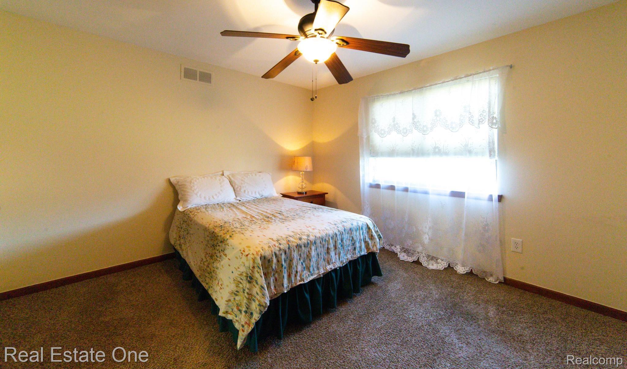 5383 Rene Drive Warren, MI 48091 - Photo 8 of 21 MS0A6436.jpg