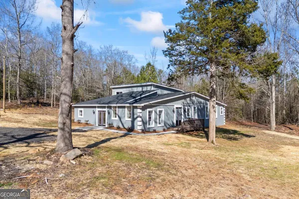 a sign that is on the side of the road