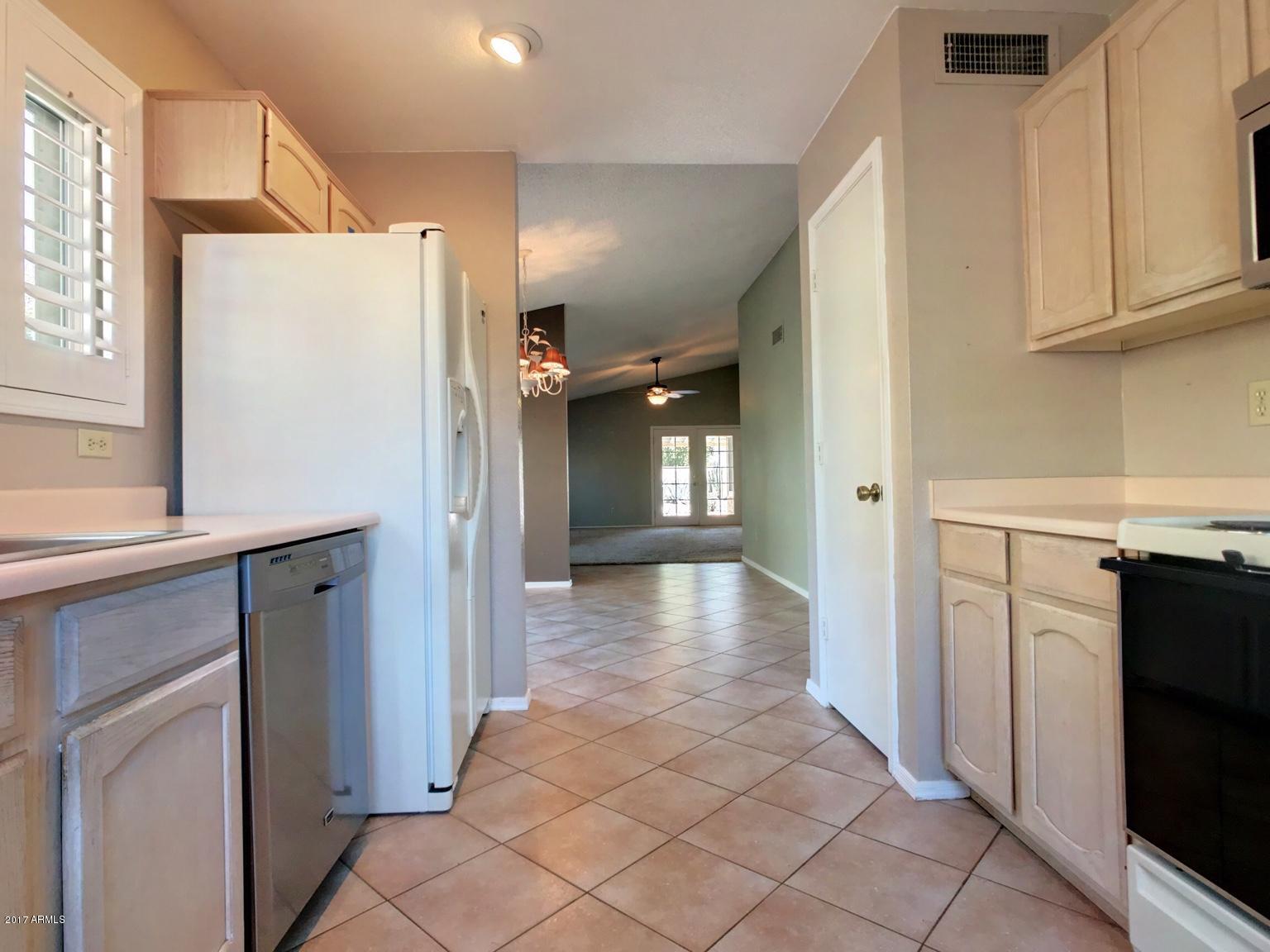 3015 East Amber Ridge Way Phoenix, AZ 85048 - Photo 9 of 34 Kitchen 4