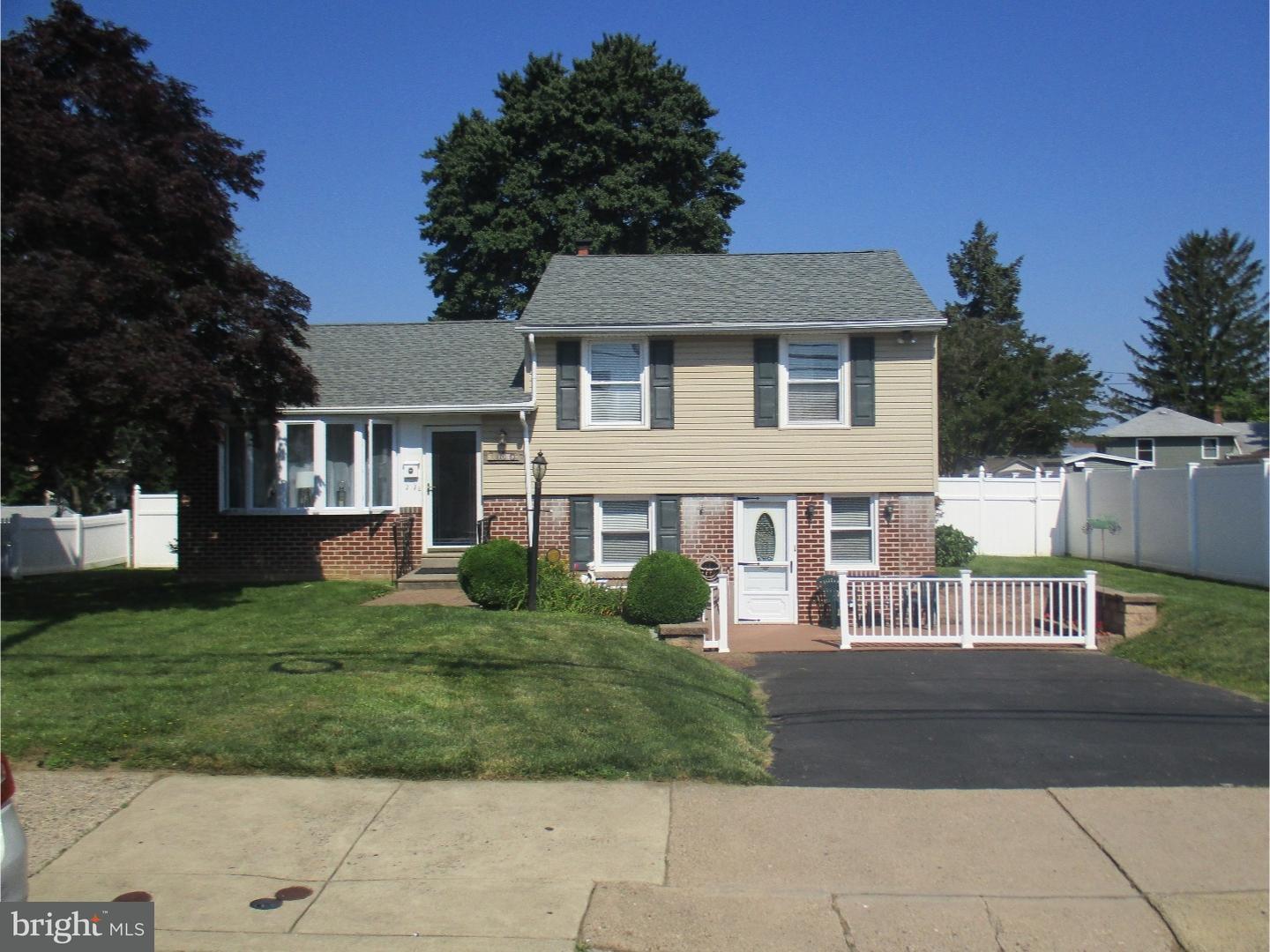 11038 Knights Road Philadelphia, PA 19154 - Photo 1 of 21 Exterior Front
