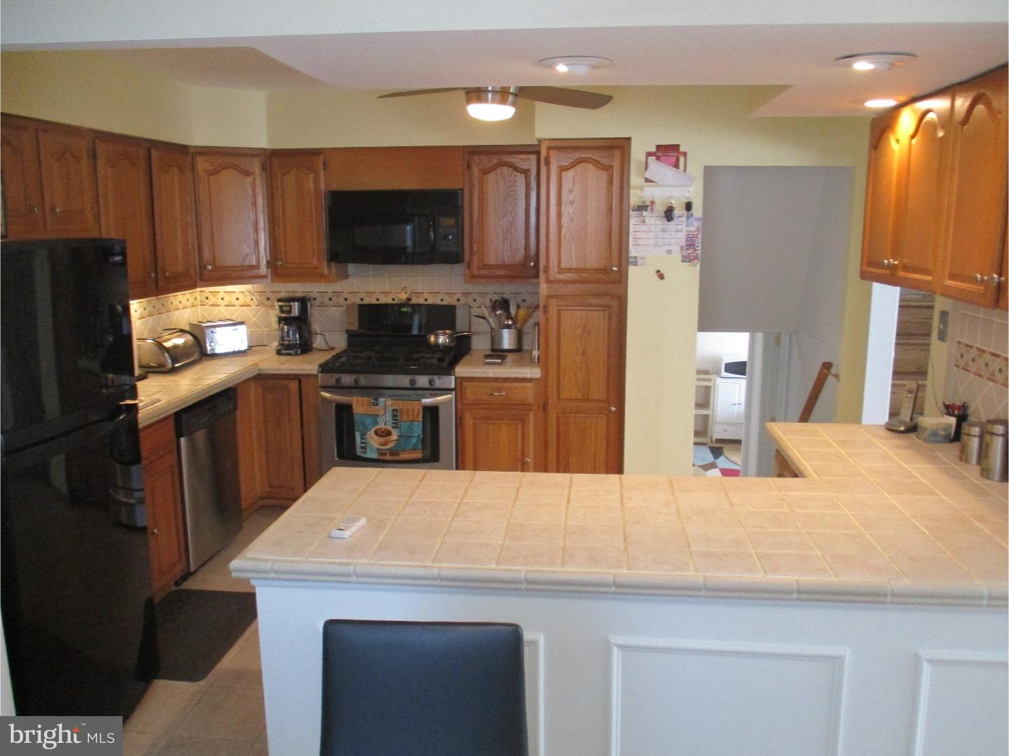 11038 Knights Road Philadelphia, PA 19154 - Photo 12 of 21 Kitchen