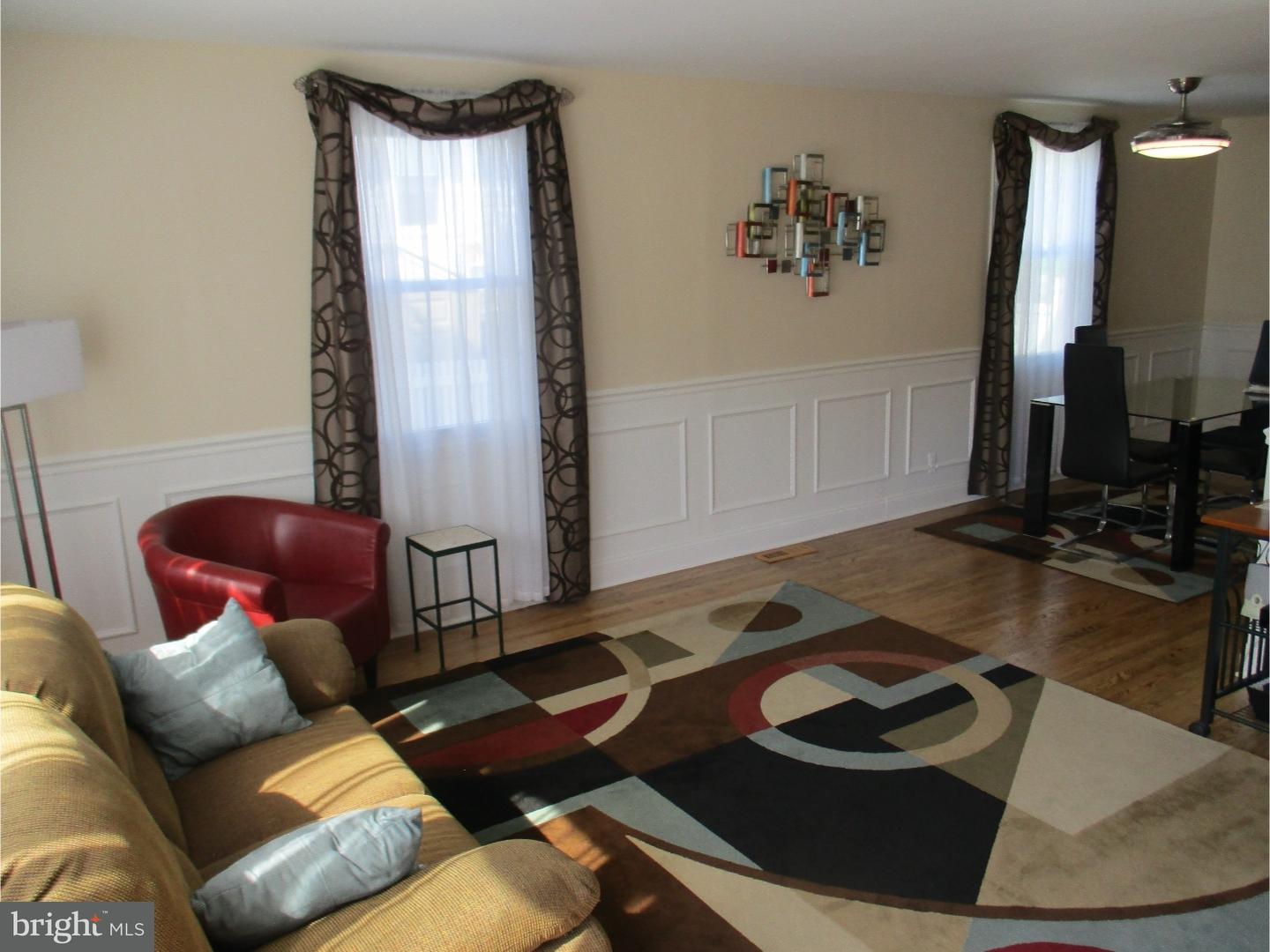 11038 Knights Road Philadelphia, PA 19154 - Photo 15 of 21 Living Room