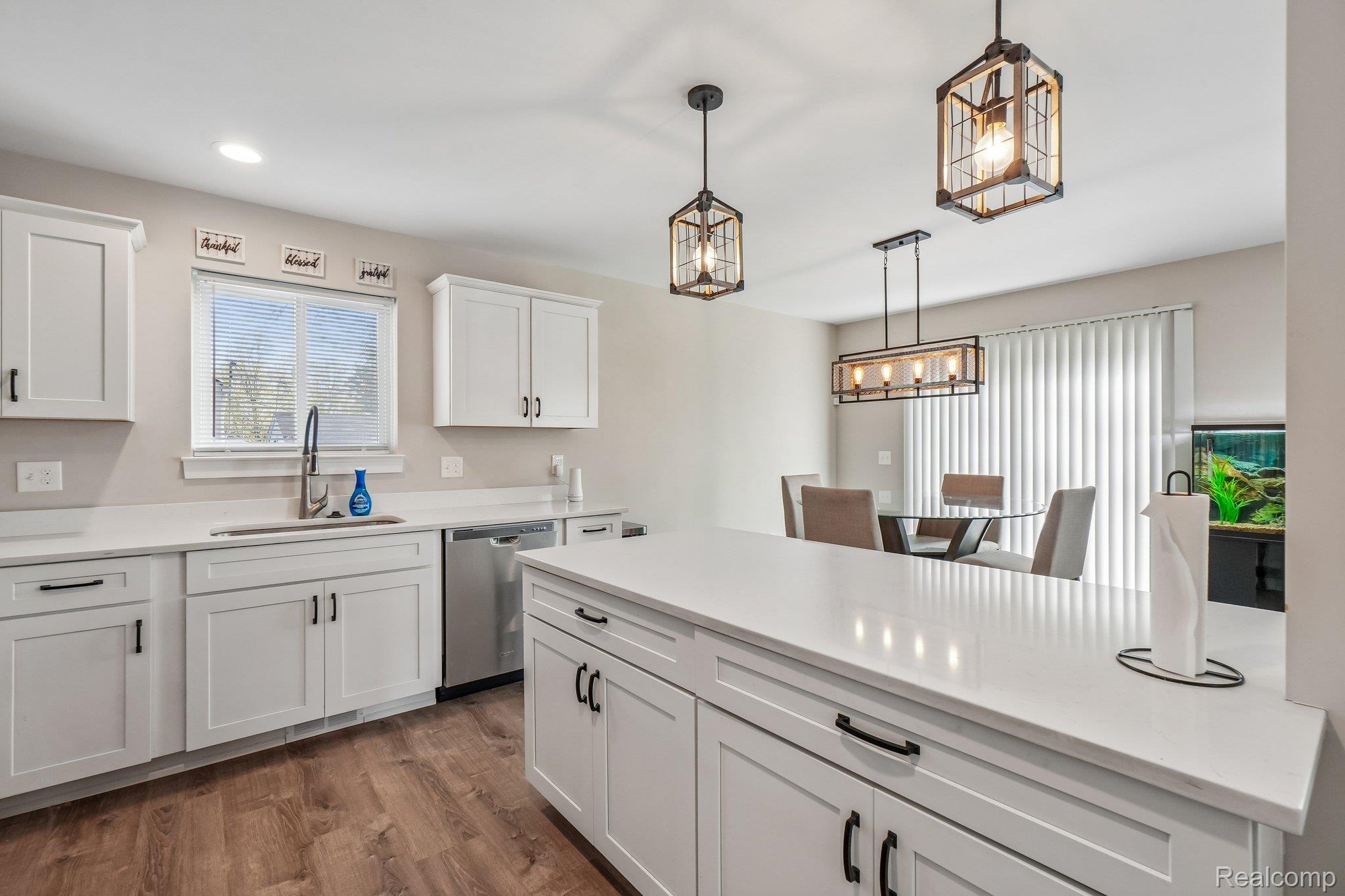 340 Dover Road Waterford, MI 48328 - Photo 13 of 38 13-web-or-mls-Dover Rd-S2704-013.jpg