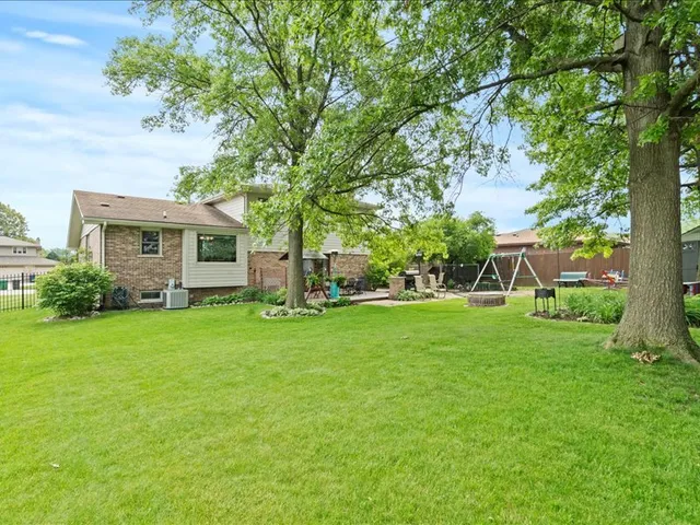 a view of a house with backyard and garden
