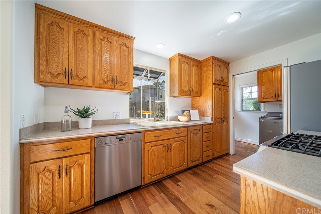 222 North Attica Drive Long Beach, CA 90803 - Photo 11 of 48 Open Kitchen