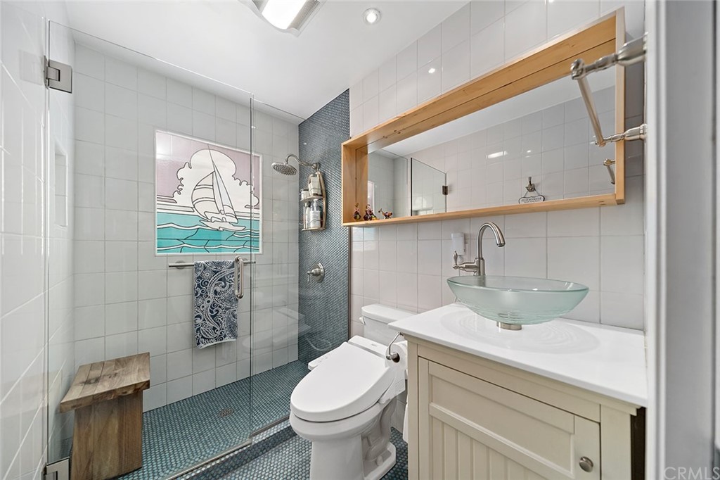 222 North Attica Drive Long Beach, CA 90803 - Photo 17 of 48 Custom Hall Bathroom