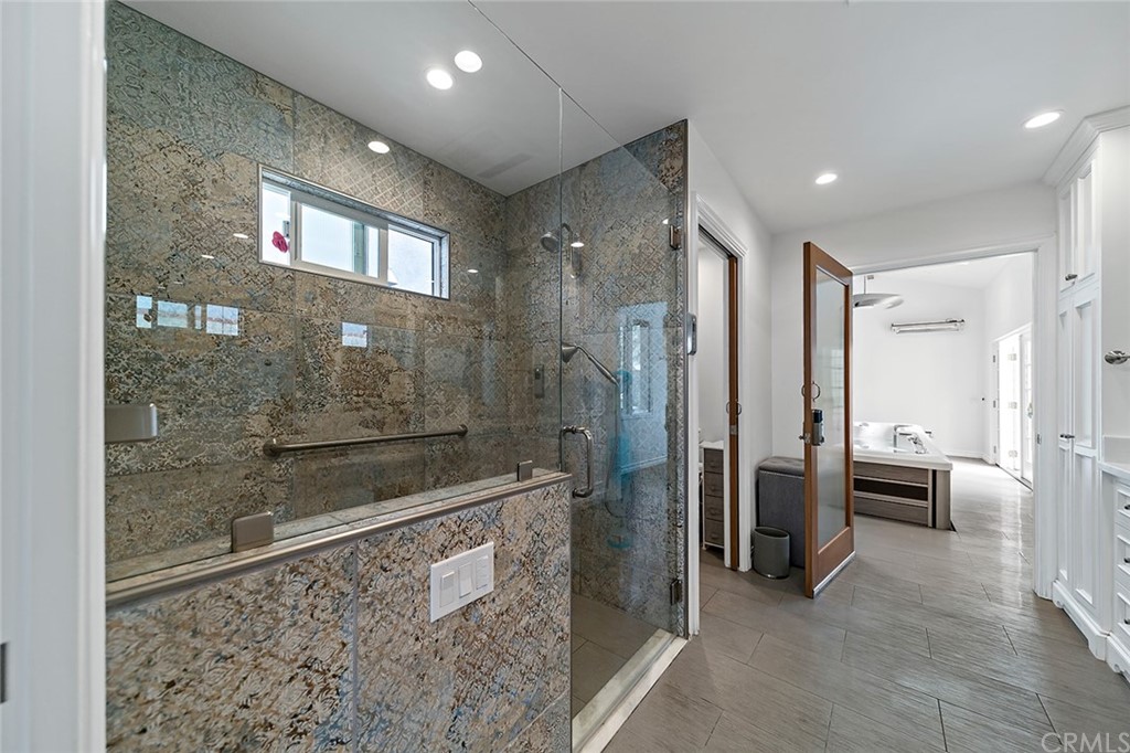 222 North Attica Drive Long Beach, CA 90803 - Photo 23 of 48 Bathroom For The Primary Bedroom