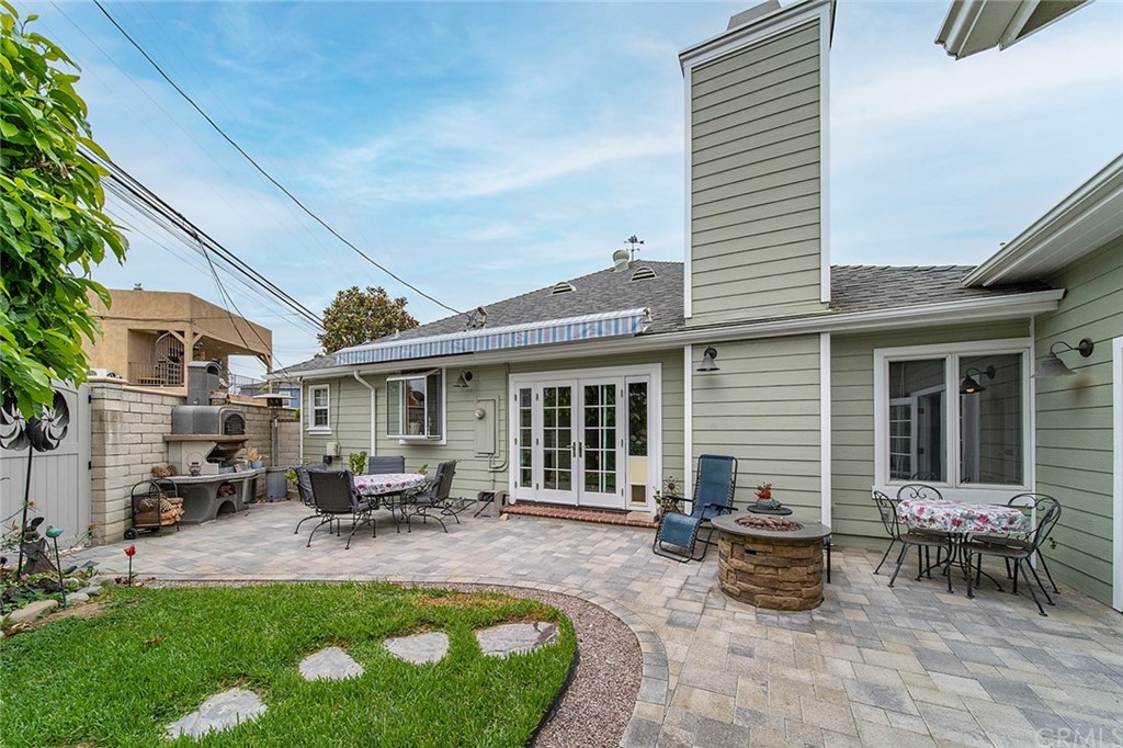 222 North Attica Drive Long Beach, CA 90803 - Photo 34 of 48 Large Private Yard