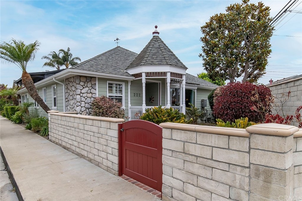 222 North Attica Drive Long Beach, CA 90803 - Photo 47 of 48 Private Front Yard